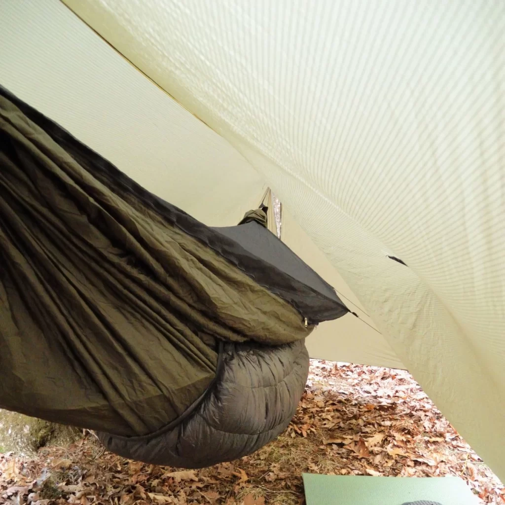 Insulation underquilts and sleeping pad